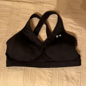 Black Under Armor Cross-Back Sports Bra